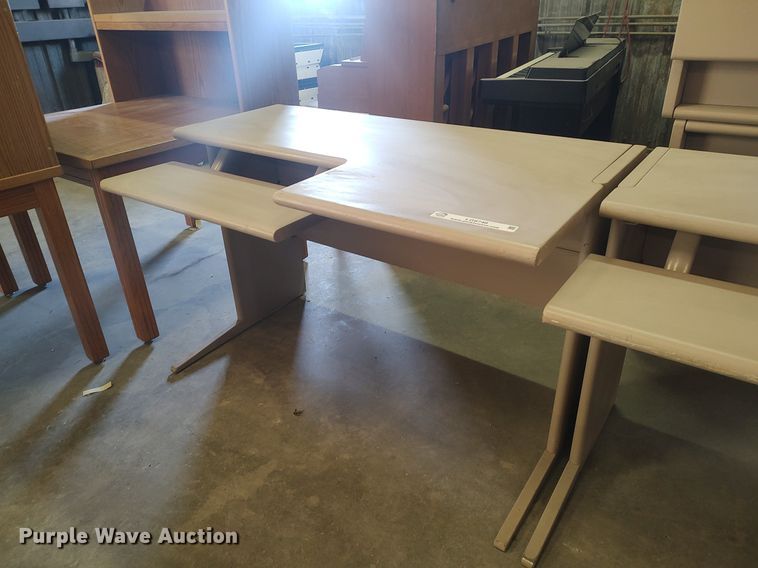 image for item LG9746 (8) desks