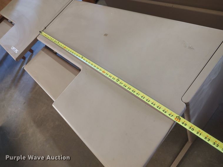 image for item LG9746 (8) desks