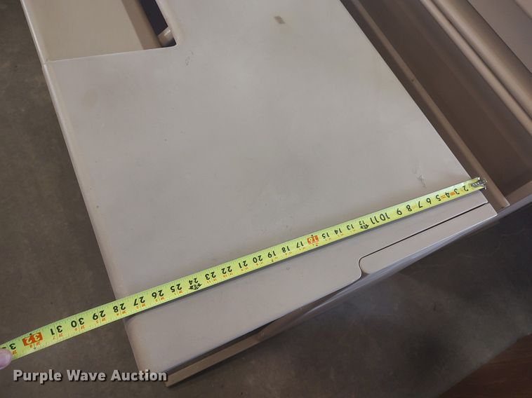 image for item LG9746 (8) desks