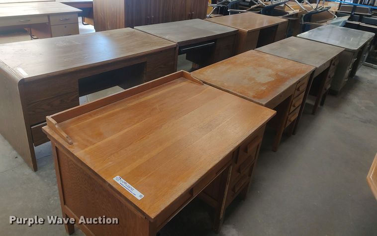 image for item LG9752 (7) desks