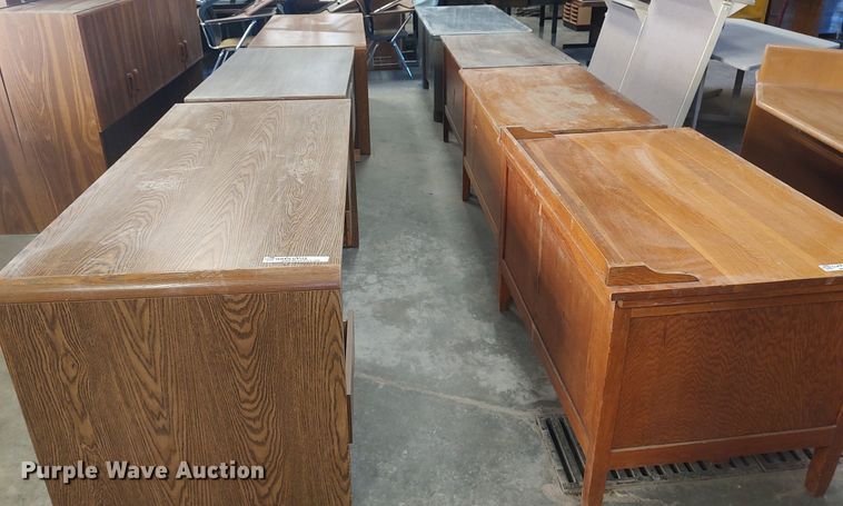 image for item LG9752 (7) desks