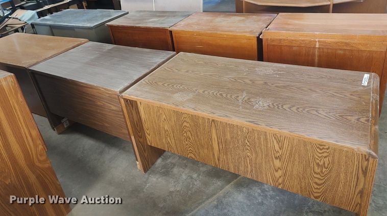 image for item LG9752 (7) desks