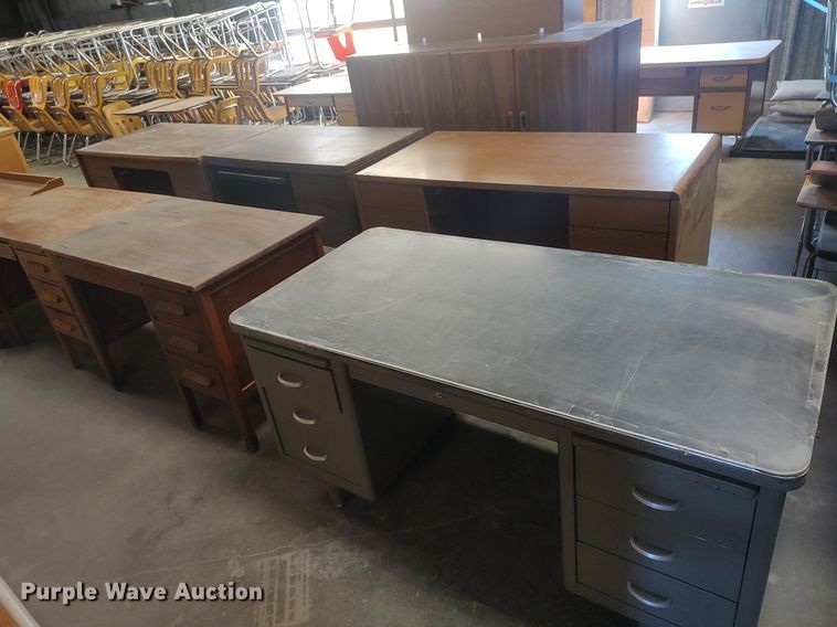 image for item LG9752 (7) desks