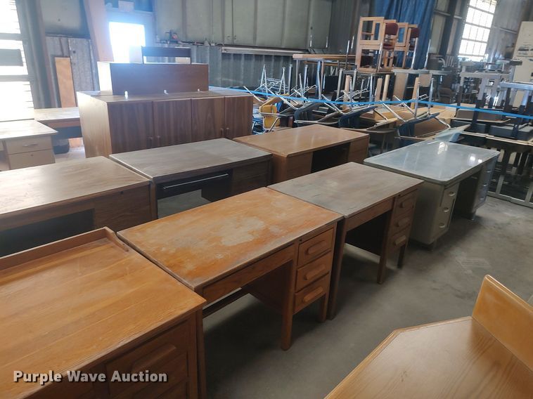 image for item LG9752 (7) desks