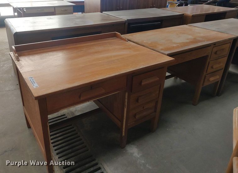 image for item LG9752 (7) desks