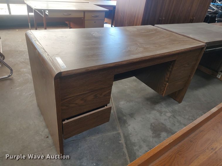 image for item LG9752 (7) desks