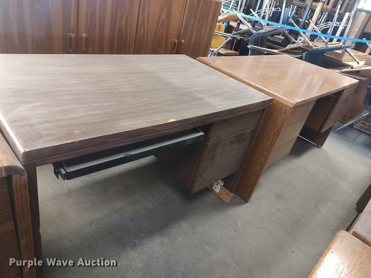 image for item LG9752 (7) desks