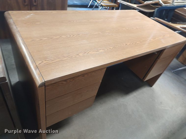 image for item LG9752 (7) desks