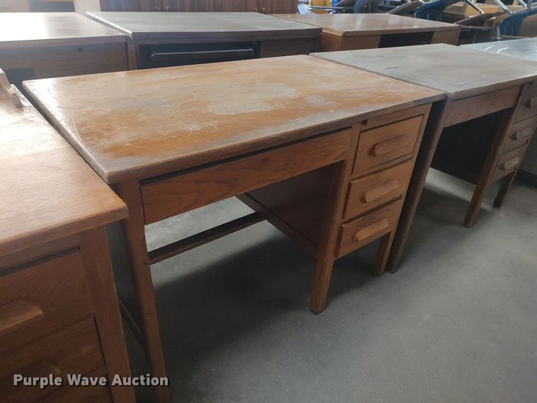 image for item LG9752 (7) desks