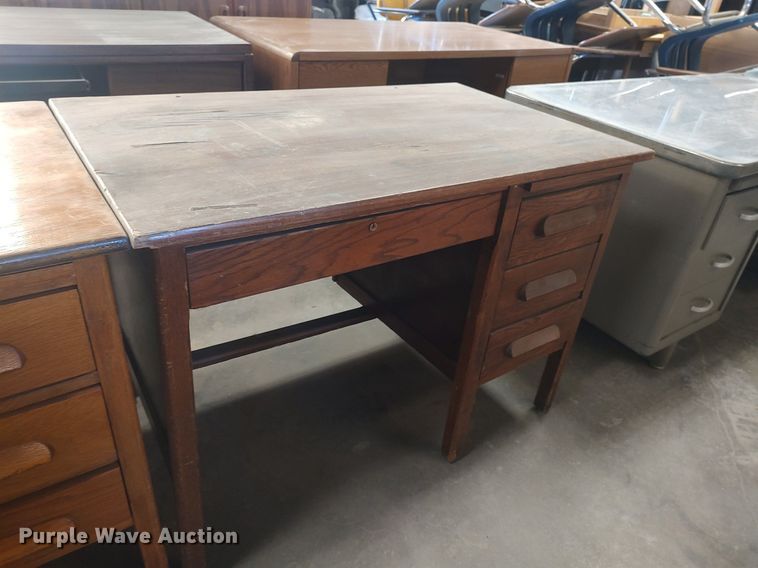 image for item LG9752 (7) desks