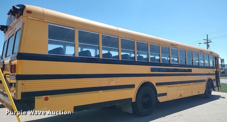 image for item LG9759 2000 Thomas Built Saf-T-Liner  school bus