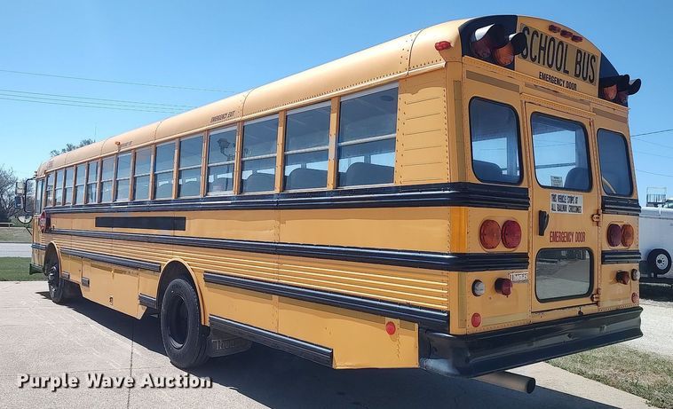 image for item LG9759 2000 Thomas Built Saf-T-Liner  school bus