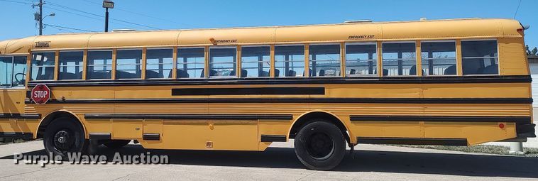 image for item LG9759 2000 Thomas Built Saf-T-Liner  school bus