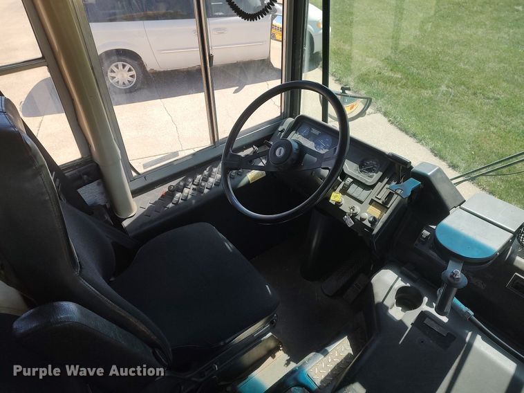 image for item LG9759 2000 Thomas Built Saf-T-Liner  school bus