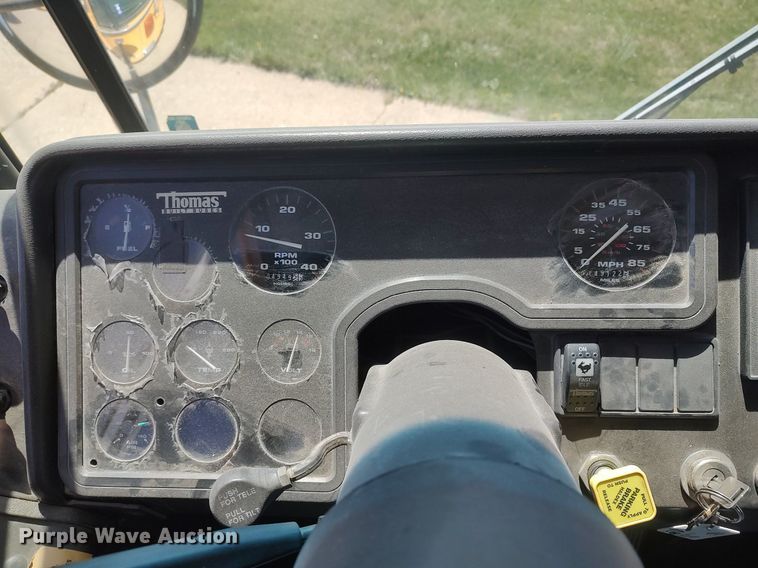 image for item LG9759 2000 Thomas Built Saf-T-Liner  school bus