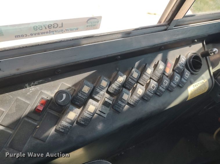 image for item LG9759 2000 Thomas Built Saf-T-Liner  school bus