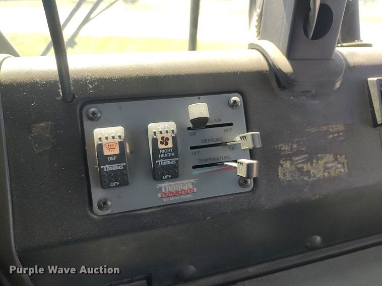 image for item LG9759 2000 Thomas Built Saf-T-Liner  school bus