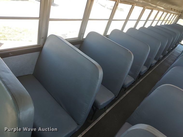 image for item LG9759 2000 Thomas Built Saf-T-Liner  school bus