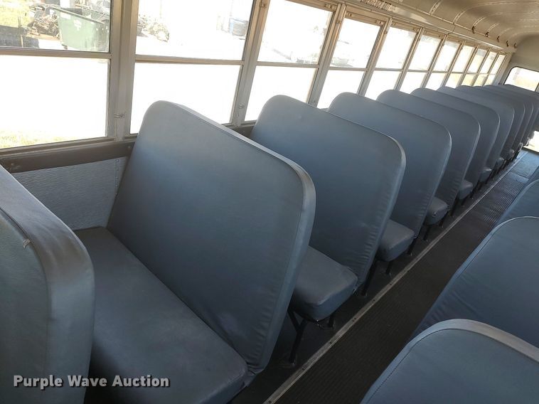 image for item LG9759 2000 Thomas Built Saf-T-Liner  school bus