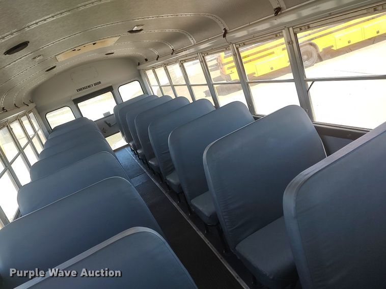 image for item LG9759 2000 Thomas Built Saf-T-Liner  school bus