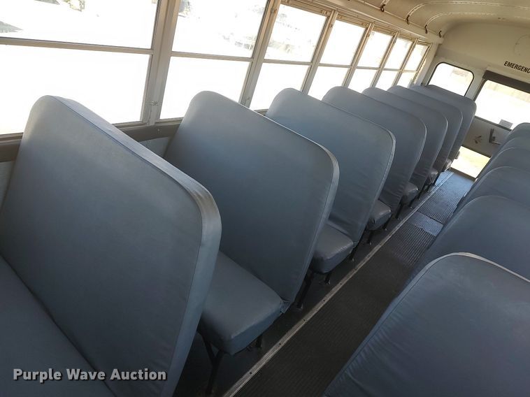 image for item LG9759 2000 Thomas Built Saf-T-Liner  school bus