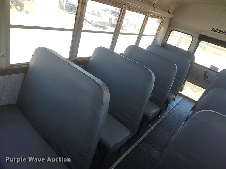 image for item LG9759 2000 Thomas Built Saf-T-Liner  school bus