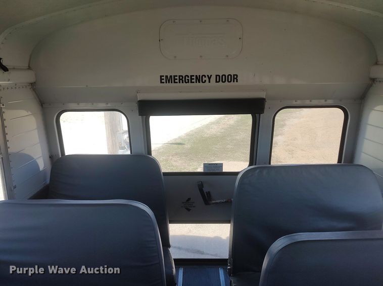 image for item LG9759 2000 Thomas Built Saf-T-Liner  school bus
