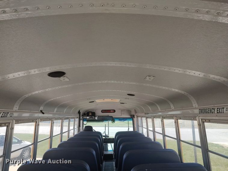 image for item LG9759 2000 Thomas Built Saf-T-Liner  school bus