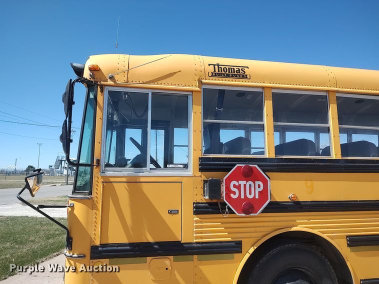 image for item LG9759 2000 Thomas Built Saf-T-Liner  school bus