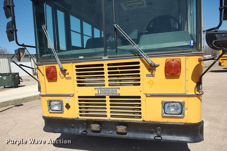 image for item LG9759 2000 Thomas Built Saf-T-Liner  school bus