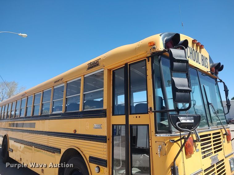 image for item LG9759 2000 Thomas Built Saf-T-Liner  school bus