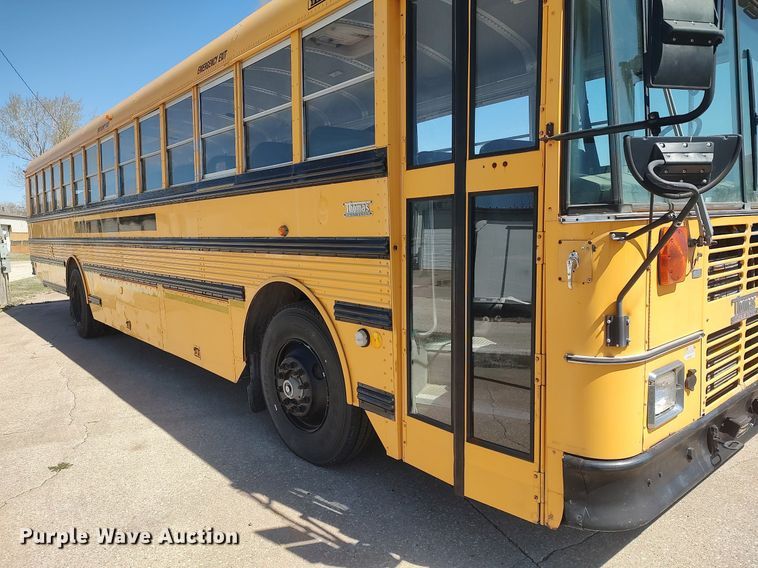 image for item LG9759 2000 Thomas Built Saf-T-Liner  school bus