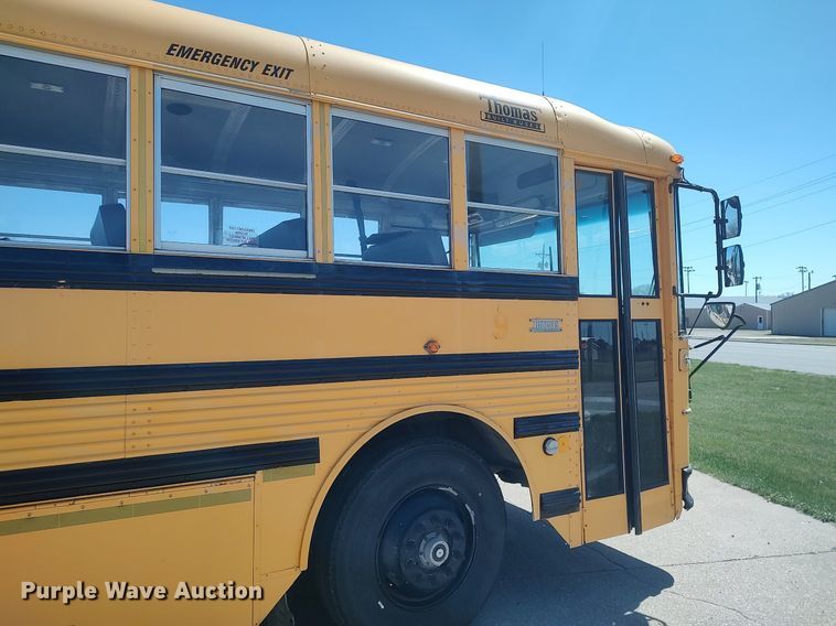 image for item LG9759 2000 Thomas Built Saf-T-Liner  school bus