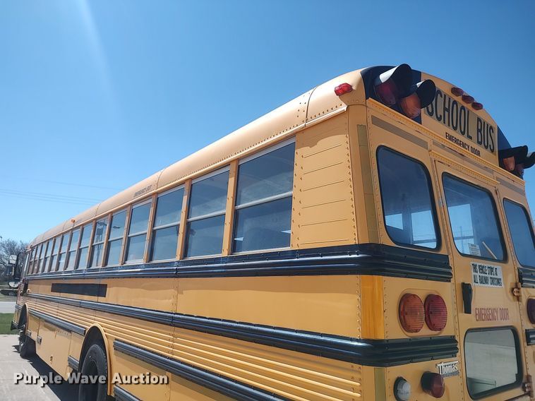 image for item LG9759 2000 Thomas Built Saf-T-Liner  school bus