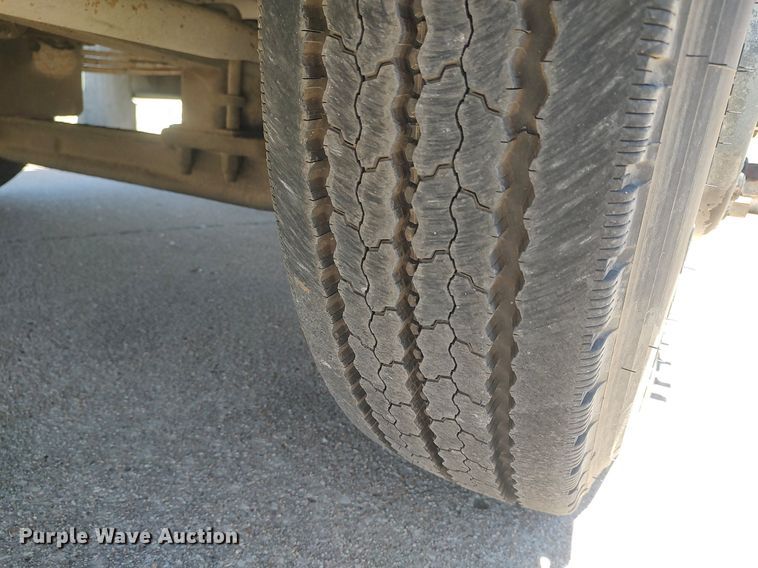 image for item LG9759 2000 Thomas Built Saf-T-Liner  school bus