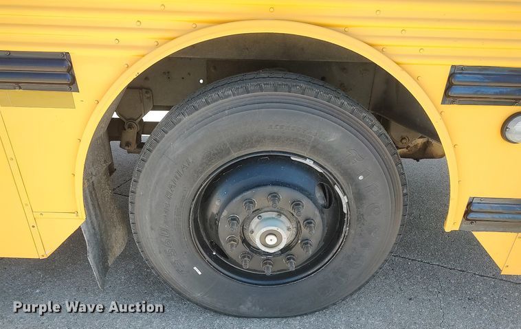 image for item LG9759 2000 Thomas Built Saf-T-Liner  school bus