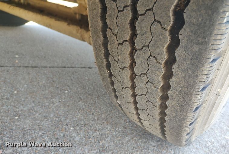 image for item LG9759 2000 Thomas Built Saf-T-Liner  school bus