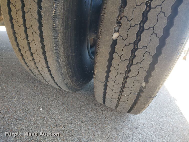 image for item LG9759 2000 Thomas Built Saf-T-Liner  school bus