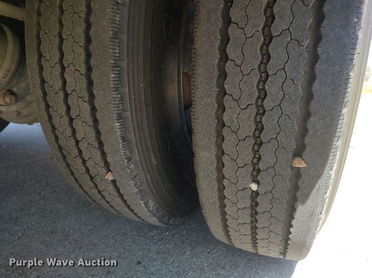 image for item LG9759 2000 Thomas Built Saf-T-Liner  school bus