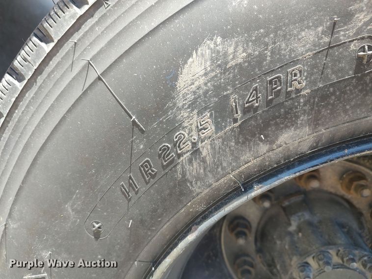 image for item LG9759 2000 Thomas Built Saf-T-Liner  school bus