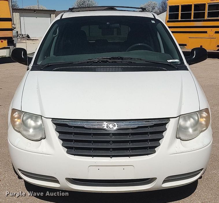 image for item LG9760 2006 Chrysler Town & Country  van