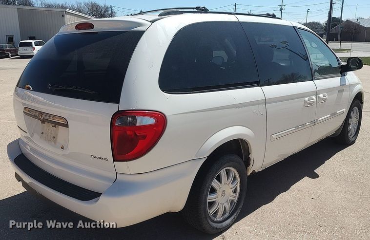 image for item LG9760 2006 Chrysler Town & Country  van