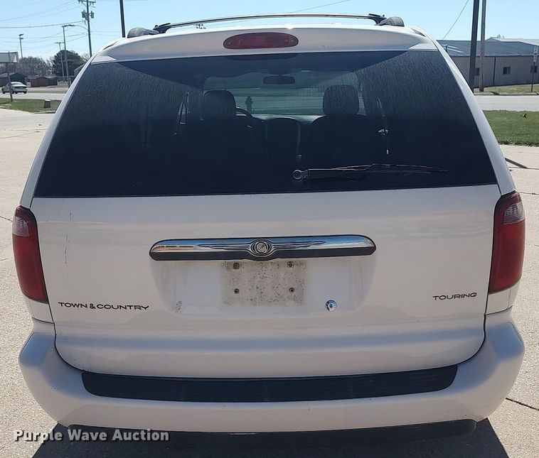 image for item LG9760 2006 Chrysler Town & Country  van