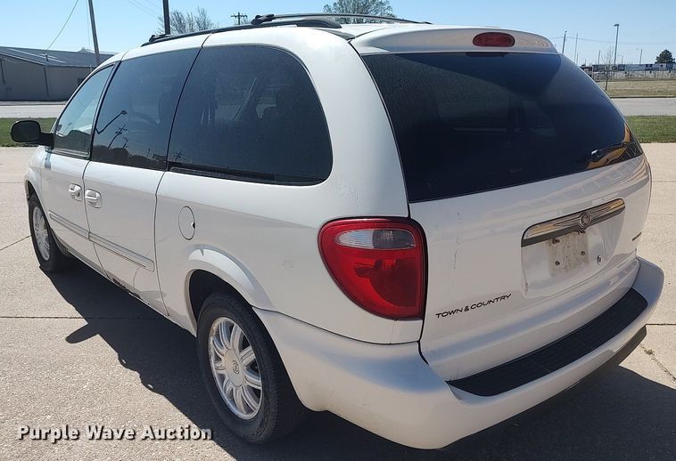image for item LG9760 2006 Chrysler Town & Country  van