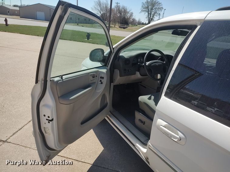 image for item LG9760 2006 Chrysler Town & Country  van