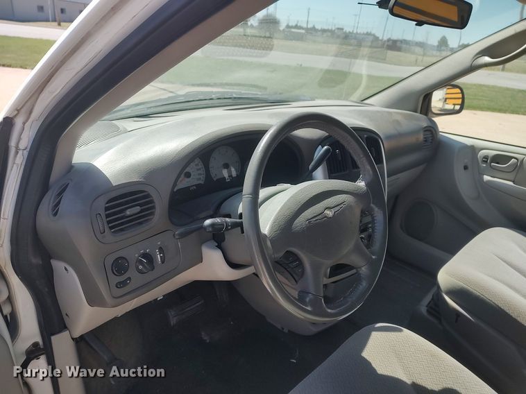 image for item LG9760 2006 Chrysler Town & Country  van