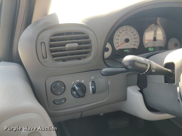 image for item LG9760 2006 Chrysler Town & Country  van