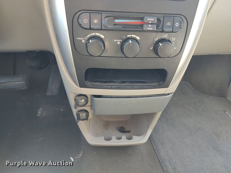 image for item LG9760 2006 Chrysler Town & Country  van