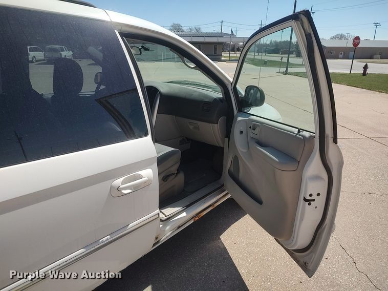 image for item LG9760 2006 Chrysler Town & Country  van