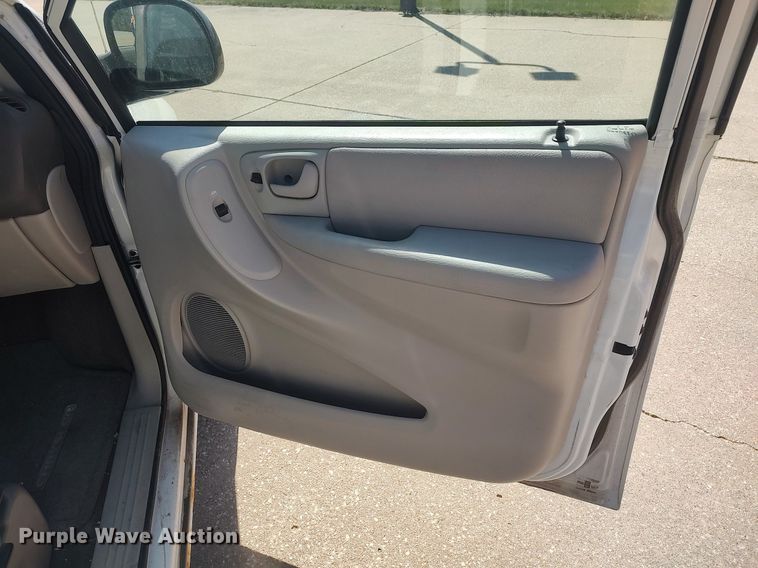 image for item LG9760 2006 Chrysler Town & Country  van